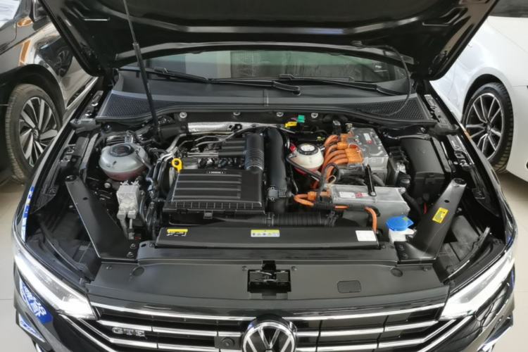Used Volkswagen Magotan GTE Plug-in Hybrid 2020 GTE Luxury Model Engine Bay