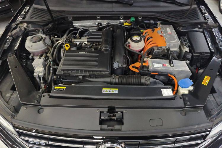 Used Volkswagen Magotan GTE Plug-in Hybrid 2020 GTE Luxury Model Engine Bay