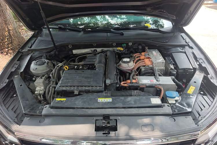 Used Volkswagen Magotan GTE Plug-in Hybrid 2020 GTE Prestige Model Engine Bay