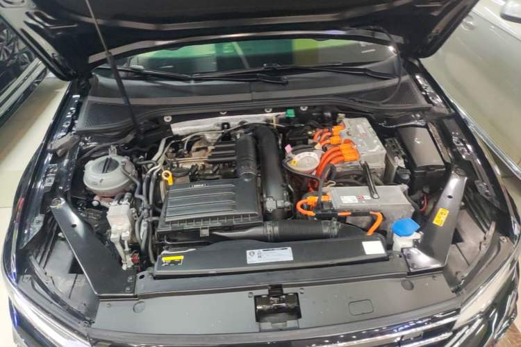 Used Volkswagen Magotan GTE Plug-in Hybrid 2020 GTE Luxury Model Engine Bay