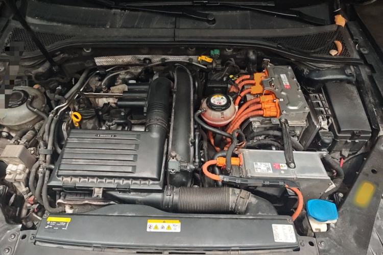Used Volkswagen Magotan GTE Plug-in Hybrid 2020 GTE Prestige Model Engine Bay
