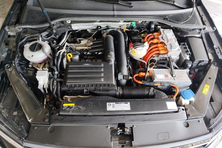 Used Volkswagen Magotan GTE Plug-in Hybrid 2020 GTE Luxury Model Engine Bay