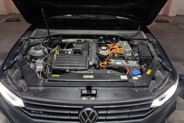 Used Volkswagen Magotan GTE Plug-in Hybrid 2020 GTE Luxury Model Engine Bay