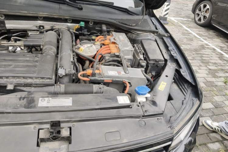 Used Volkswagen Magotan GTE Plug-in Hybrid 2020 GTE Luxury Model Engine Bay Left