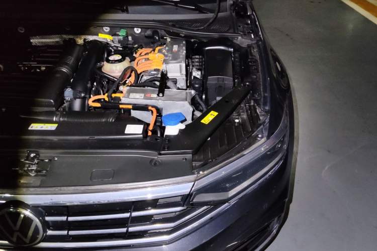 Used Volkswagen Magotan GTE Plug-in Hybrid 2020 GTE Prestige Model Engine Bay Left
