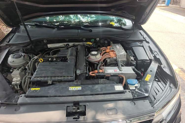 Used Volkswagen Magotan GTE Plug-in Hybrid 2020 GTE Prestige Model Engine Bay Left