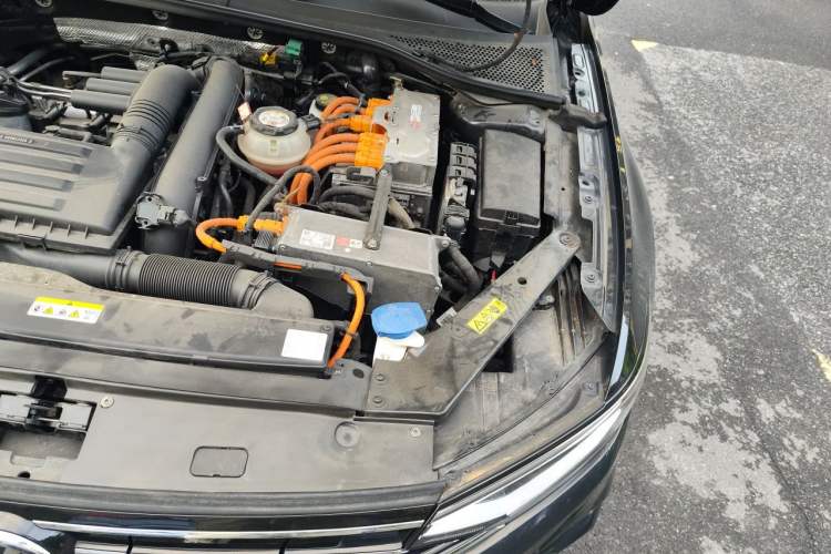 Used Volkswagen Magotan GTE Plug-in Hybrid 2020 GTE Luxury Model Engine Bay Left