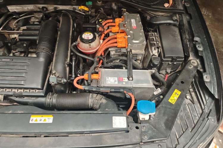 Used Volkswagen Magotan GTE Plug-in Hybrid 2020 GTE Prestige Model Engine Bay Left