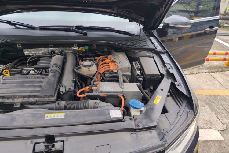 Used Volkswagen Magotan GTE Plug-in Hybrid 2020 GTE Luxury Model Engine Bay Left