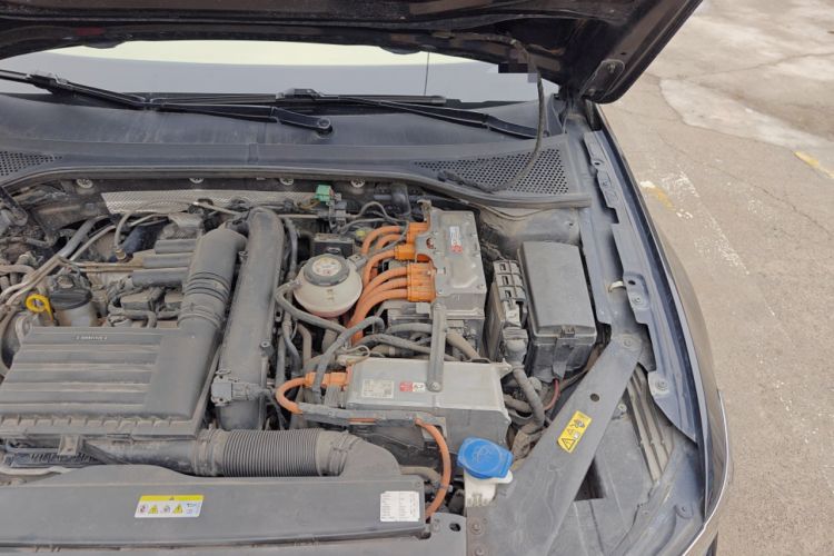 Used Volkswagen Magotan GTE Plug-in Hybrid 2020 GTE Luxury Model Engine Bay Left