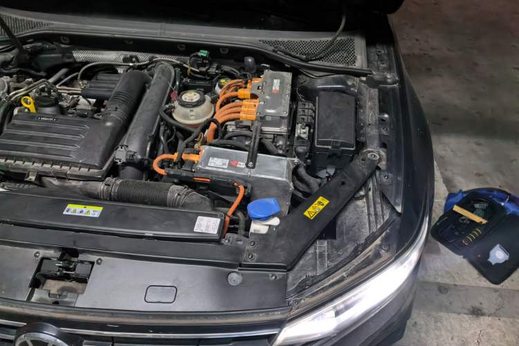 Used Volkswagen Magotan GTE Plug-in Hybrid 2020 GTE Luxury Model Engine Bay Left