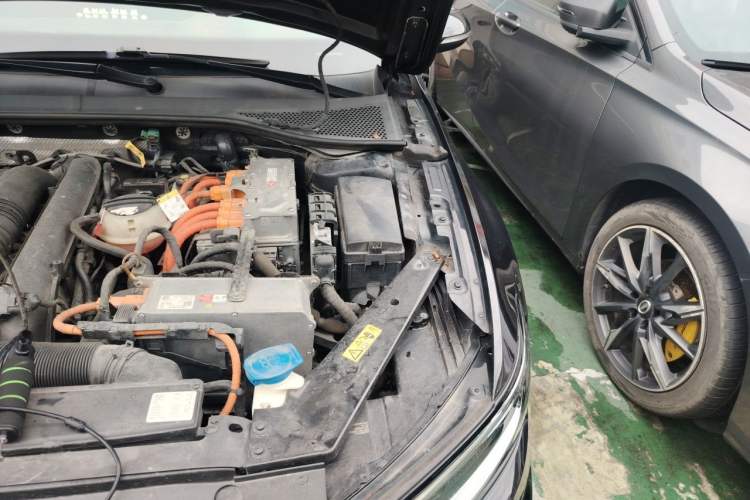 Used Volkswagen Magotan GTE Plug-in Hybrid 2020 GTE Luxury Model Engine Bay Left