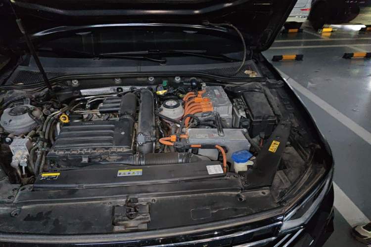 Used Volkswagen Magotan GTE Plug-in Hybrid 2020 GTE Luxury Model Engine Bay Left