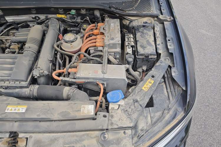 Used Volkswagen Magotan GTE Plug-in Hybrid 2020 GTE Luxury Model Engine Bay Left