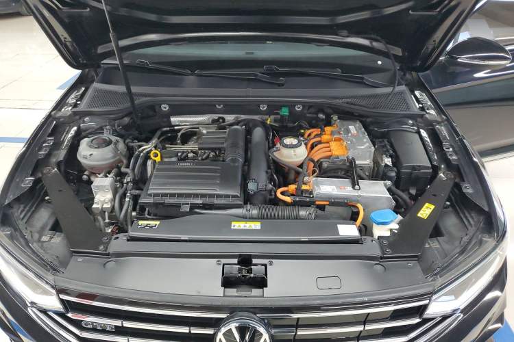 Used Volkswagen Magotan GTE Plug-in Hybrid 2020 GTE Luxury Model Engine Bay