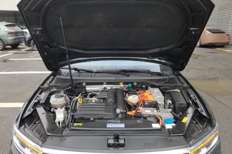 Used Volkswagen Magotan GTE Plug-in Hybrid 2020 GTE Prestige Model Engine Bay