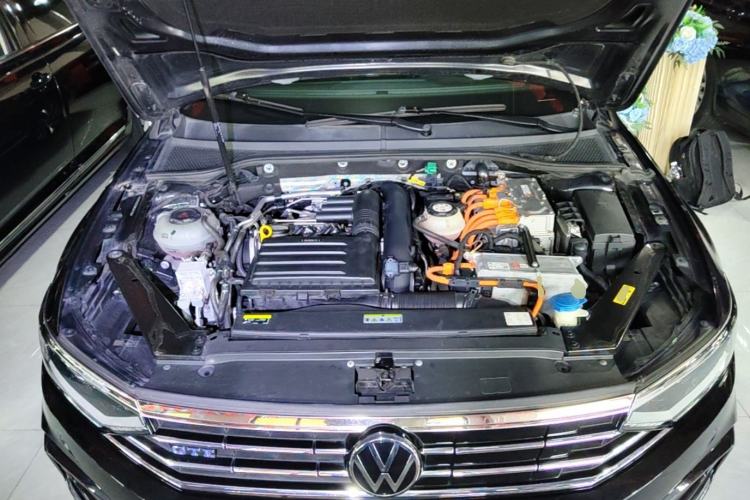 Used Volkswagen Magotan GTE Plug-in Hybrid 2020 GTE Prestige Model Engine Bay