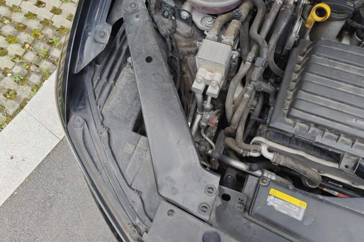 Used Volkswagen Magotan GTE Plug-in Hybrid 2020 GTE Luxury Model Engine Bay Right