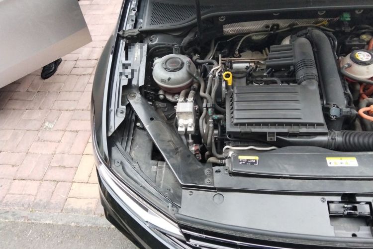 Used Volkswagen Magotan GTE Plug-in Hybrid 2020 GTE Luxury Model Engine Bay Right
