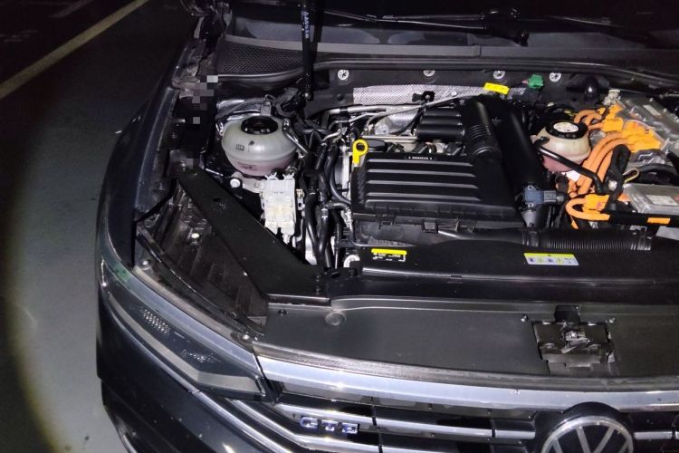 Used Volkswagen Magotan GTE Plug-in Hybrid 2020 GTE Prestige Model Engine Bay Right