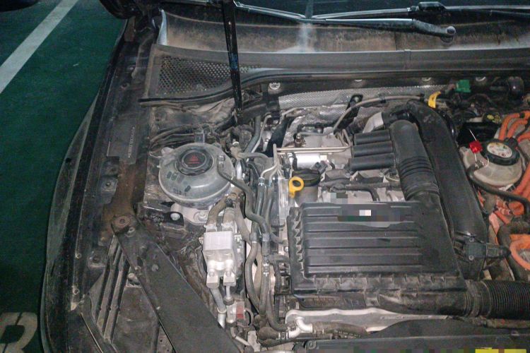 Used Volkswagen Magotan GTE Plug-in Hybrid 2020 GTE Luxury Model Engine Bay Right