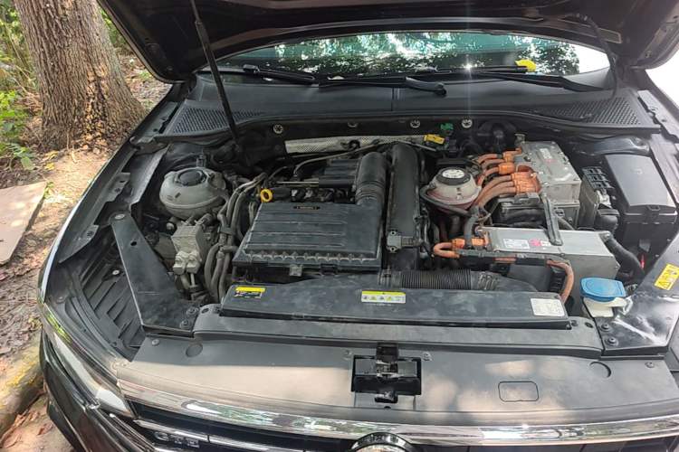 Used Volkswagen Magotan GTE Plug-in Hybrid 2020 GTE Prestige Model Engine Bay Right