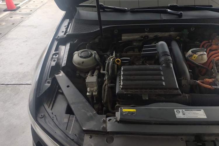 Used Volkswagen Magotan GTE Plug-in Hybrid 2020 GTE Luxury Model Engine Bay Right