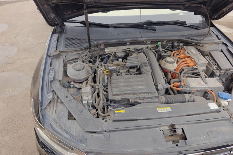 Used Volkswagen Magotan GTE Plug-in Hybrid 2020 GTE Luxury Model Engine Bay Right