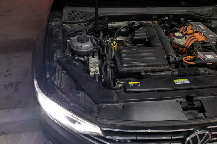 Used Volkswagen Magotan GTE Plug-in Hybrid 2020 GTE Luxury Model Engine Bay Right