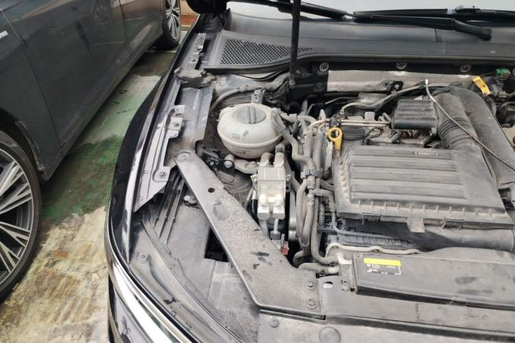 Used Volkswagen Magotan GTE Plug-in Hybrid 2020 GTE Luxury Model Engine Bay Right