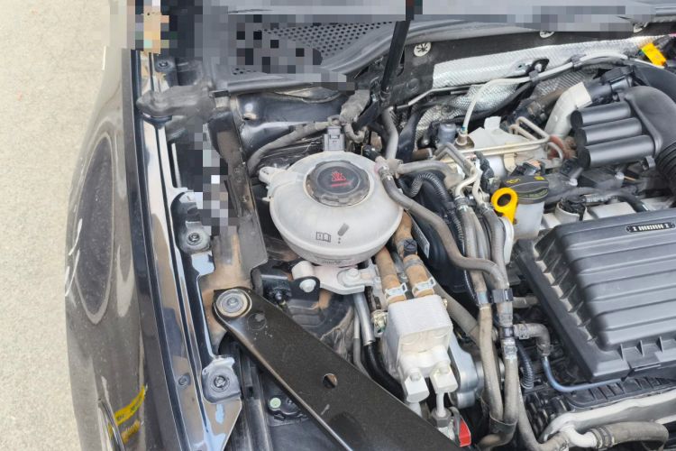 Used Volkswagen Magotan GTE Plug-in Hybrid 2020 GTE Luxury Model Engine Bay Right