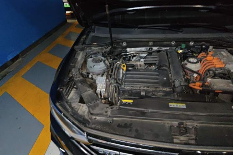 Used Volkswagen Magotan GTE Plug-in Hybrid 2020 GTE Luxury Model Engine Bay Right