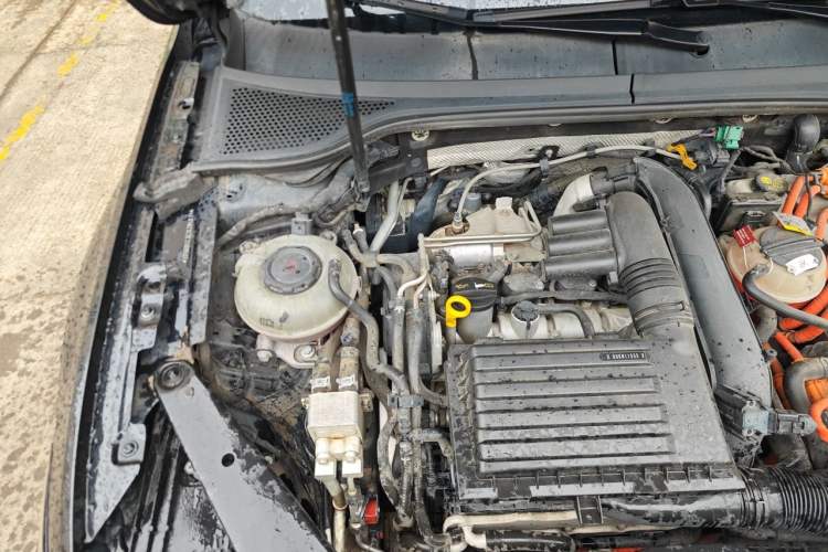 Used Volkswagen Magotan GTE Plug-in Hybrid 2020 GTE Luxury Model Engine Bay Right