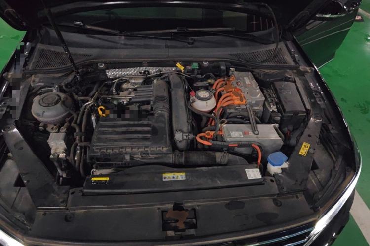 Used Volkswagen Magotan GTE Plug-in Hybrid 2020 GTE Luxury Model Engine Bay