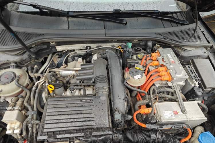 Used Volkswagen Magotan GTE Plug-in Hybrid 2020 GTE Luxury Model Engine Bay