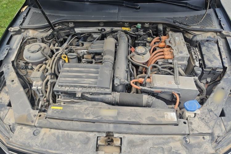 Used Volkswagen Magotan GTE Plug-in Hybrid 2020 GTE Luxury Model Engine Bay
