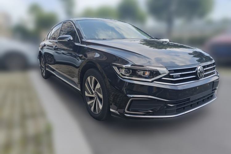 Used Volkswagen Magotan GTE Plug-in Hybrid 2020 GTE Luxury Model Front Right 45 Deg