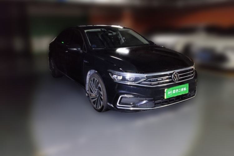 Used Volkswagen Magotan GTE Plug-in Hybrid 2020 GTE Prestige Model Front Right 45 Deg