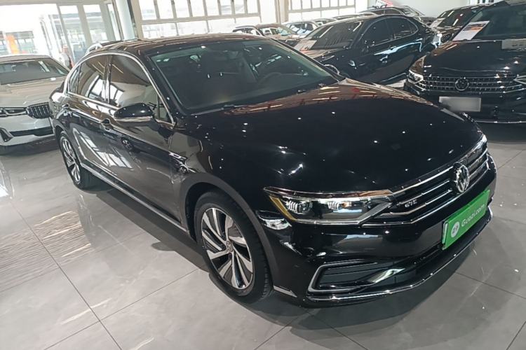 Used Volkswagen Magotan GTE Plug-in Hybrid 2020 GTE Luxury Model Front Right 45 Deg