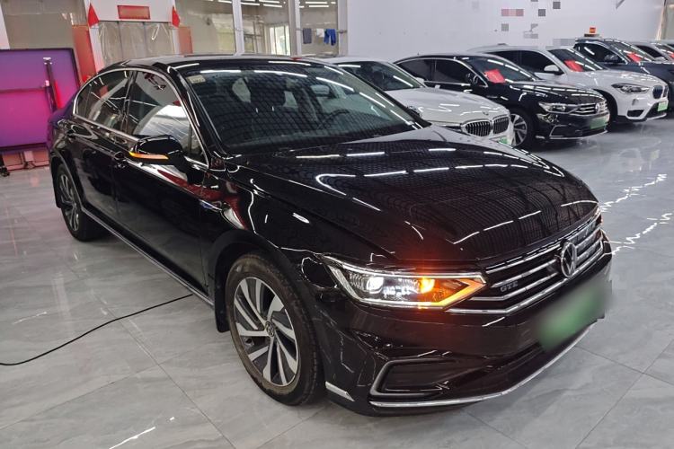 Used Volkswagen Magotan GTE Plug-in Hybrid 2020 GTE Luxury Model Front Right 45 Deg