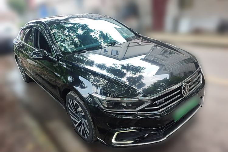 Used Volkswagen Magotan GTE Plug-in Hybrid 2020 GTE Prestige Model Front Right 45 Deg