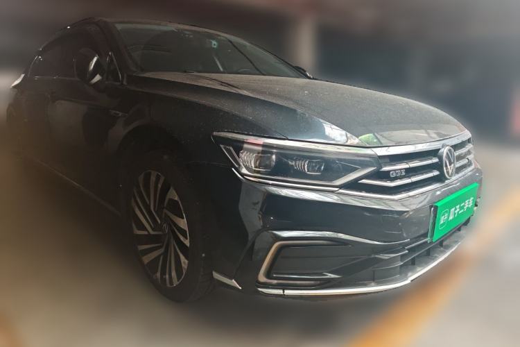 Used Volkswagen Magotan GTE Plug-in Hybrid 2020 GTE Prestige Model Front Right 45 Deg