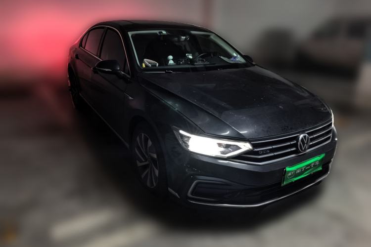 Used Volkswagen Magotan GTE Plug-in Hybrid 2020 GTE Luxury Model Front Right 45 Deg