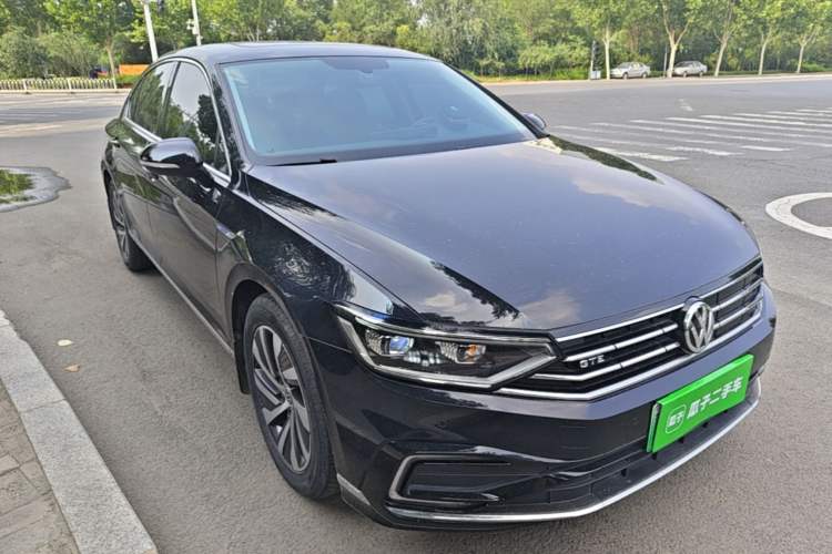Used Volkswagen Magotan GTE Plug-in Hybrid 2020 GTE Luxury Model Front Right 45 Deg