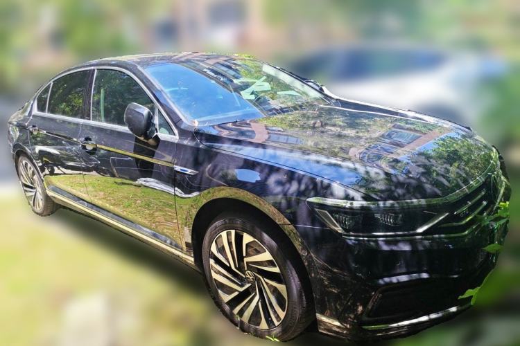 Used Volkswagen Magotan GTE Plug-in Hybrid 2020 GTE Prestige Model Front Right 45 Deg