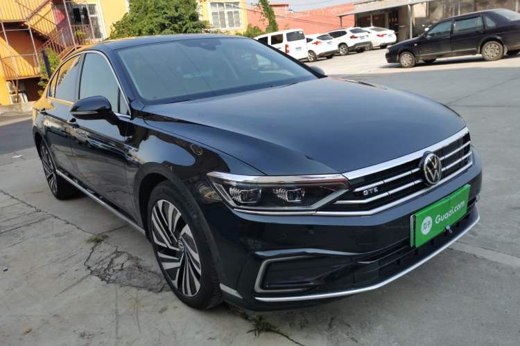 Used Volkswagen Magotan GTE Plug-in Hybrid 2020 GTE Prestige Model Front Right 45 Deg