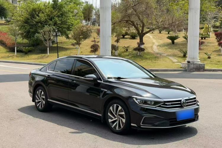 Used Volkswagen Magotan GTE Plug-in Hybrid 2020 GTE Prestige Model Front Right 45 Deg