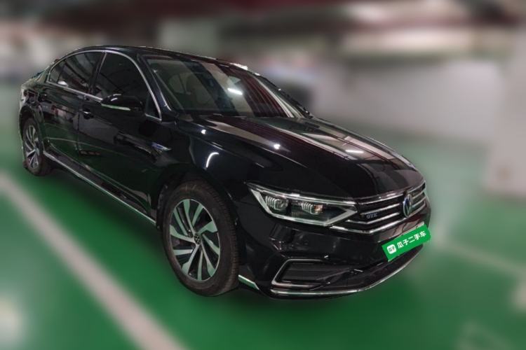 Used Volkswagen Magotan GTE Plug-in Hybrid 2020 GTE Luxury Model Front Right 45 Deg