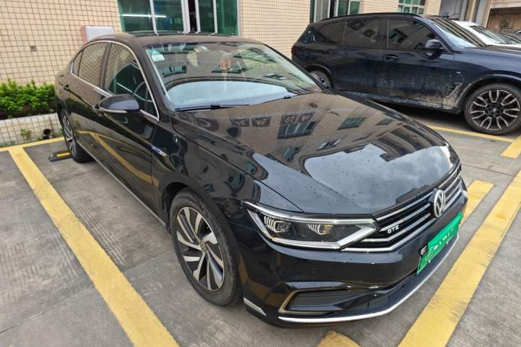 Used Volkswagen Magotan GTE Plug-in Hybrid 2020 GTE Luxury Model Front Right 45 Deg