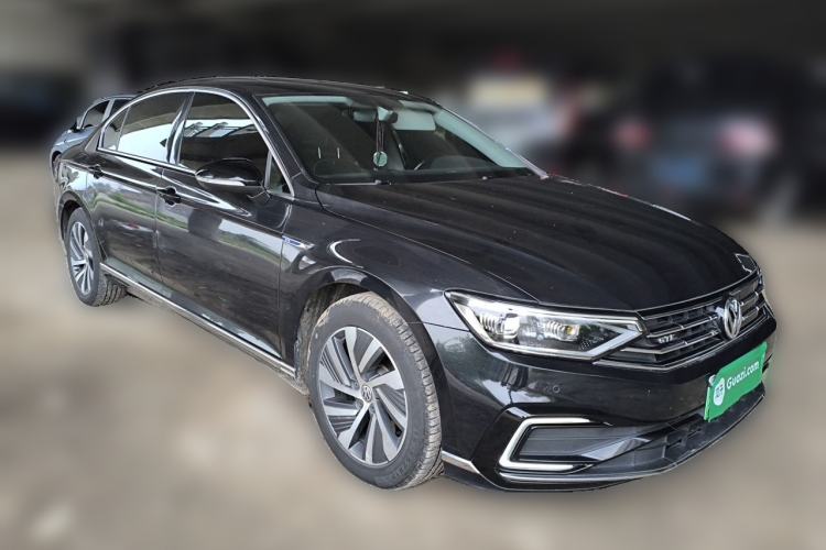 Used Volkswagen Magotan GTE Plug-in Hybrid 2020 GTE Luxury Model Front Right 45 Deg